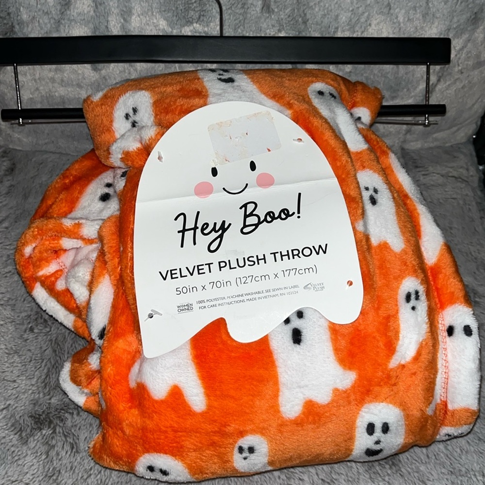 NWT Hey boo Halloween ghost Viral plush throw blanket
